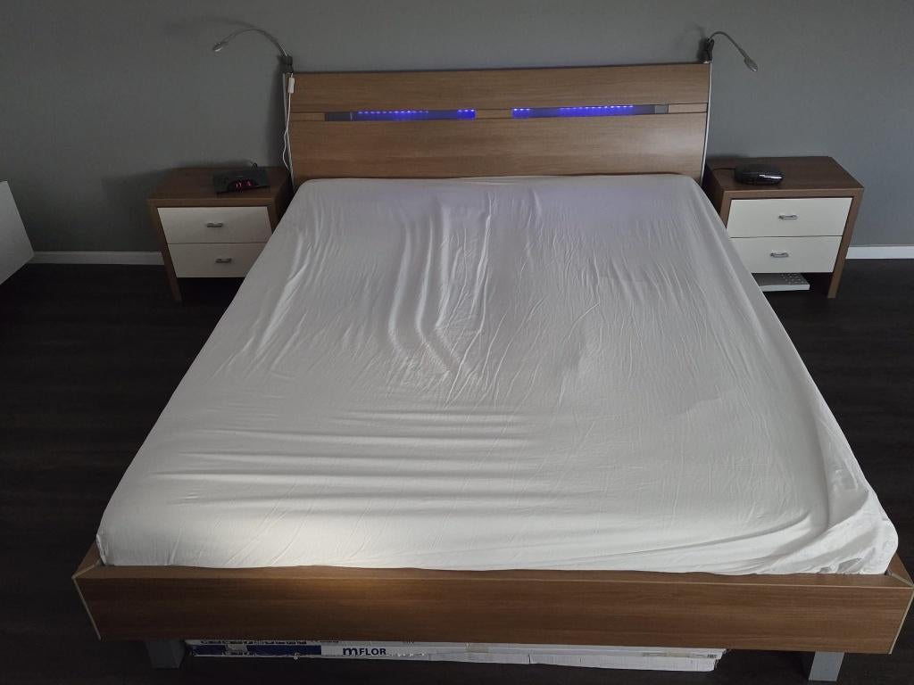 Mooi ledikant 160x200 incl verlichting en matrassen, Huis en Inrichting, Slaapkamer | Bedden, Ophalen, Tweepersoons, Zo goed als nieuw