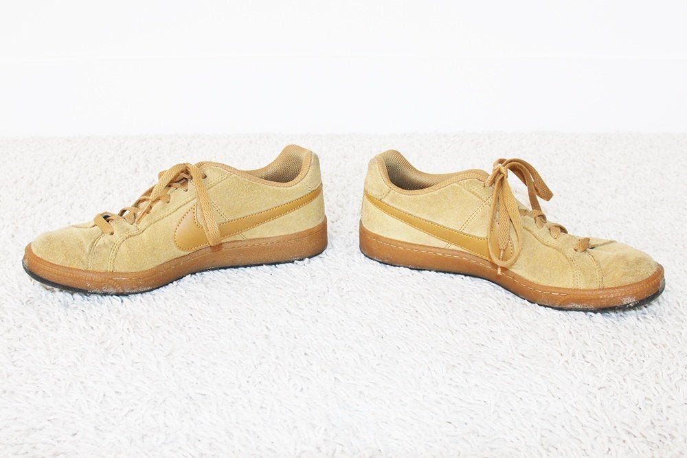 Zeer Mooie Suede Nike Sneakers s17 (Maat 39) € 60,-, Bruin, Nike, Ophalen of Verzenden, Sneakers of Gympen