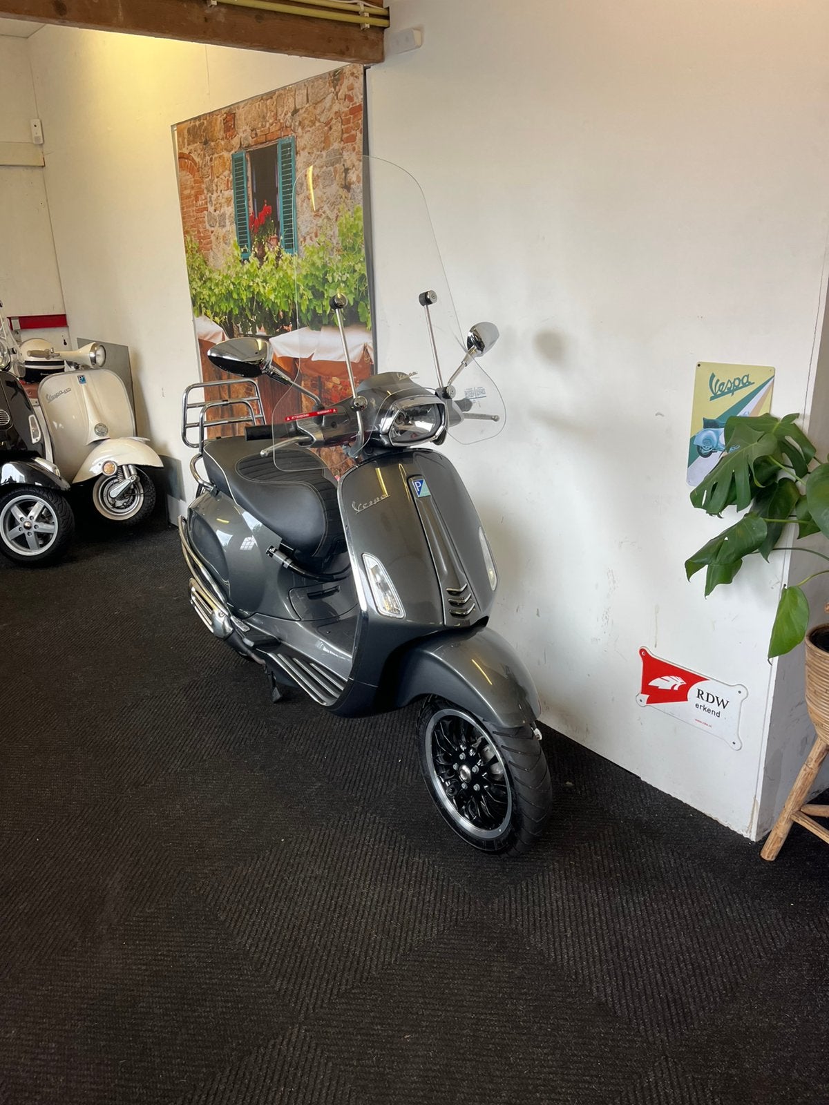 Vespa Sprint 50 IGET E4 // 2018 // Grijs // Snor 25KM, Ophalen, Overige modellen, Zo goed als nieuw, Benzine