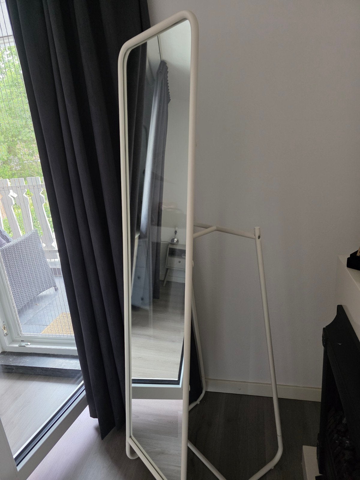 IKEA spiegel met sieradenopberg en kledingstang, Minder dan 50 cm, Ophalen of Verzenden, Zo goed als nieuw, 150 tot 200 cm