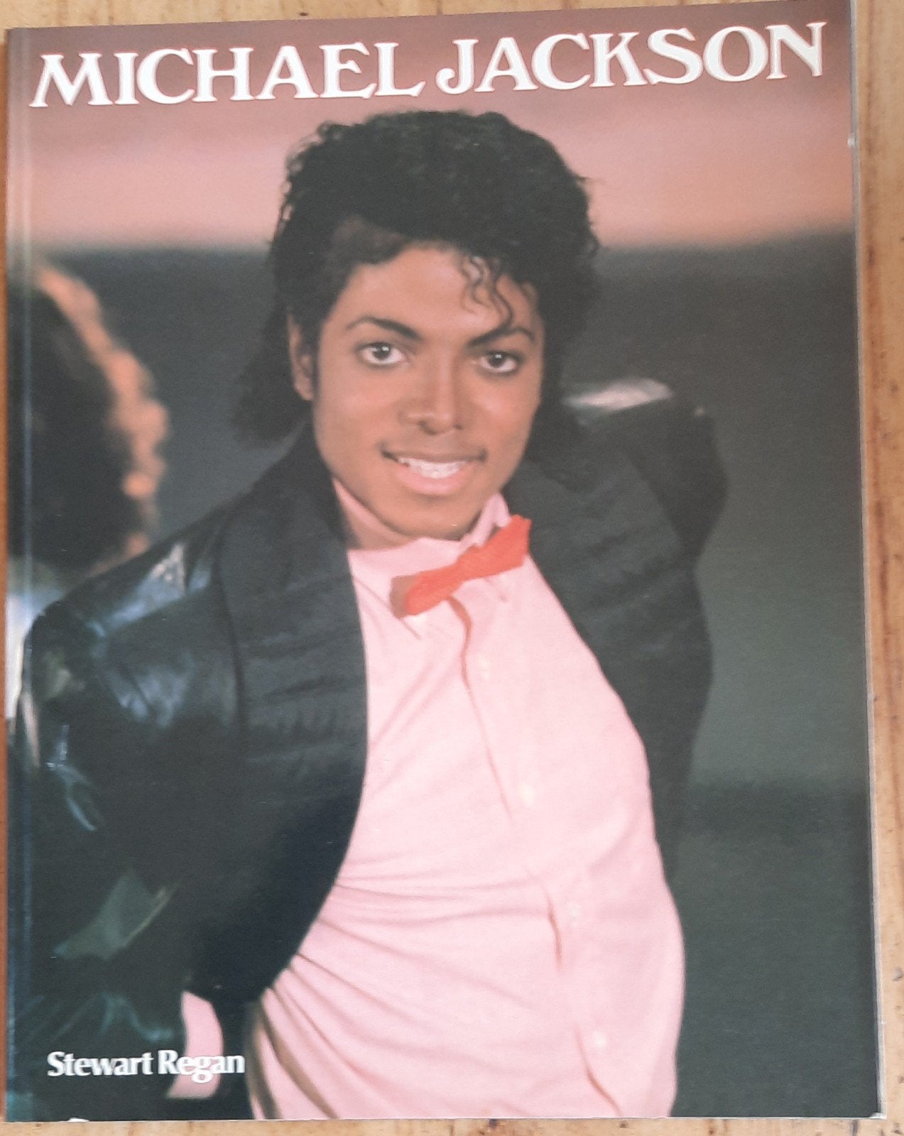 Michael Jackson - Biografie door Stewart Regan (Paperback), Boeken, Ophalen, Zo goed als nieuw, Artiest