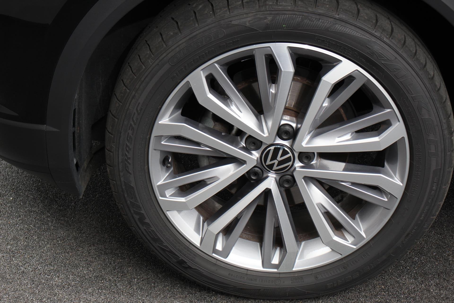 Volkswagen T-Roc 1.5 TSI Sport DSG Navigatie Adaptieve Cruis, Auto's, Verwarmde buitenspiegels, 4 cilinders, 150 pk, Zwart