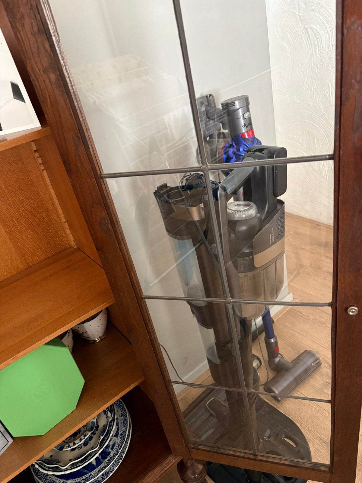 Vintage eiken vitrinekast / buffetkast, Ophalen, Zo goed als nieuw, 25 tot 50 cm, Glas