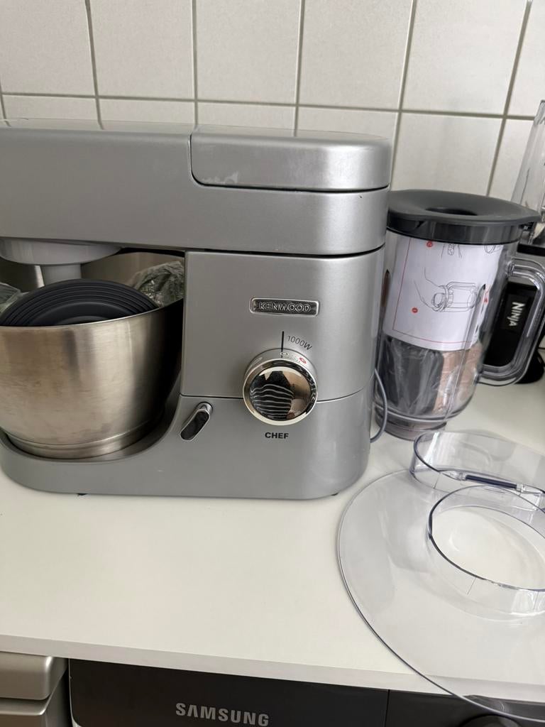 Keukenmachine kenwood, Witgoed en Apparatuur, Keukenmixers, 4 liter of meer, Ophalen of Verzenden, Zo goed als nieuw, 3 snelheden of meer