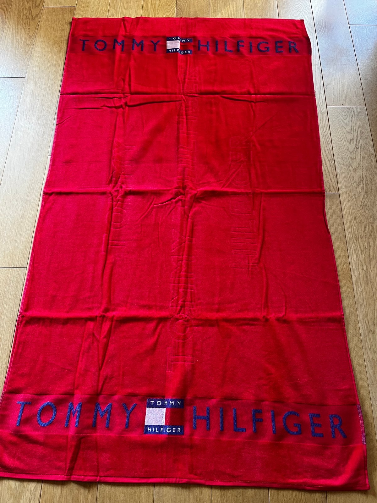Tommy TH handdoek, strandlaken, rood, heel groot, nieuw, xl, Verzenden, Nieuw, Rood, Handdoek