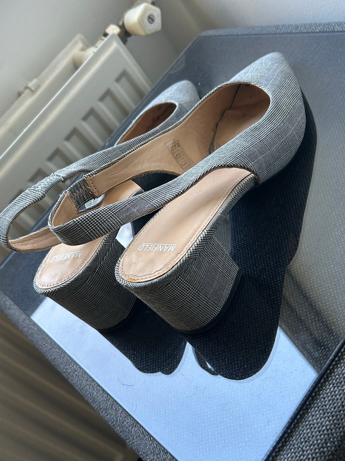 Manfield schoenen maat 42 zo goed als nieuw, Kleding | Dames, Ophalen of Verzenden, Zo goed als nieuw, Grijs, Pumps
