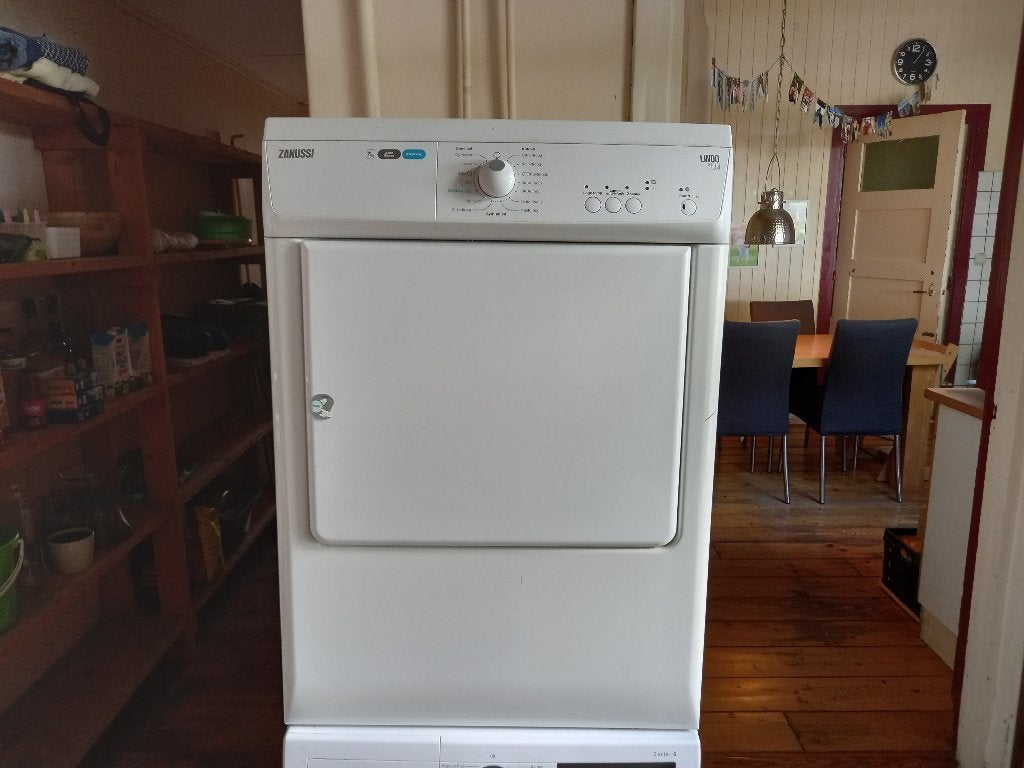 Droger Zanussi Lindo 100, Ophalen, 6 tot 8 kg, Gebruikt, Voorlader