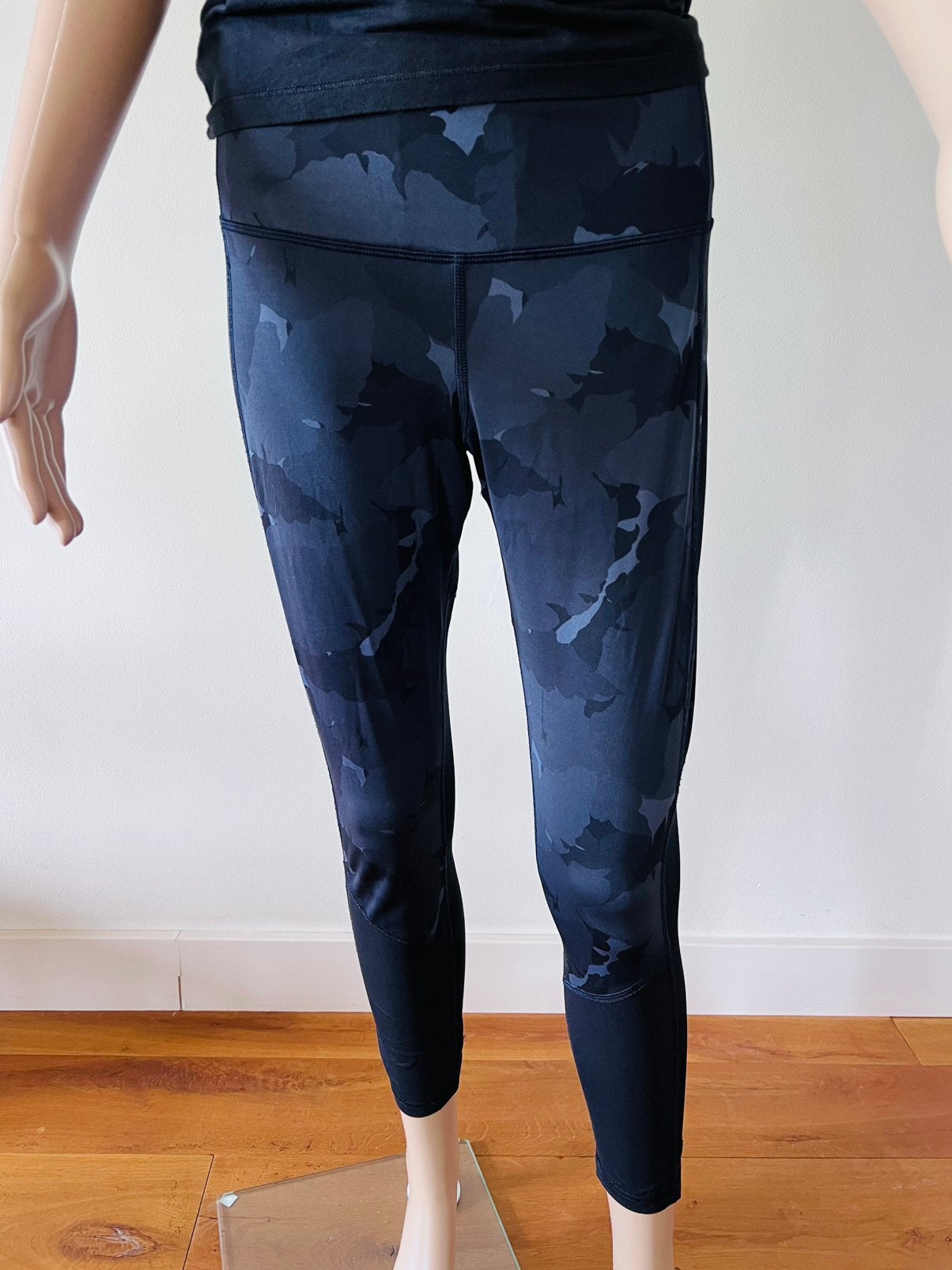 Lululemon grey camouflage leggings with mesh size 8, Maat 38/40 (M), Ophalen of Verzenden, Grijs, Fitness of Aerobics