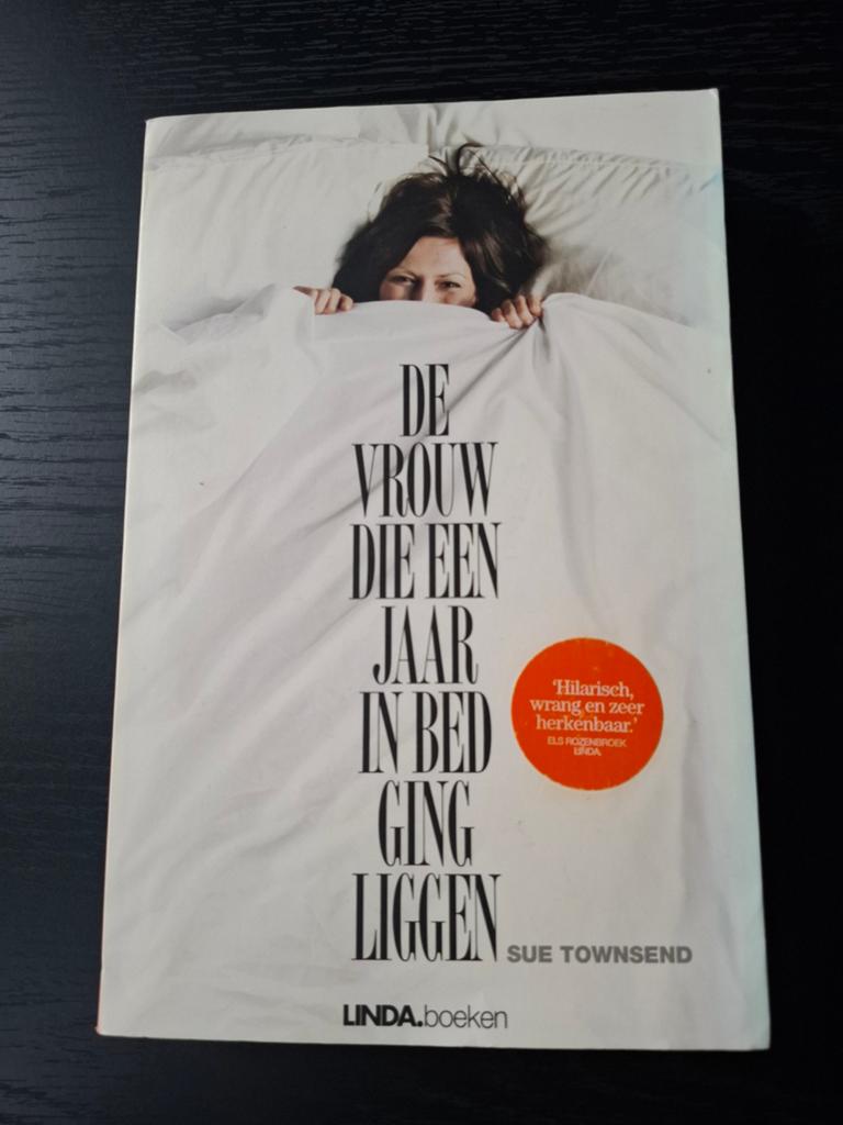 Sue Townsend - De vrouw die een jaar in bed ging liggen, Boeken, Ophalen of Verzenden, Zo goed als nieuw, Sue Townsend