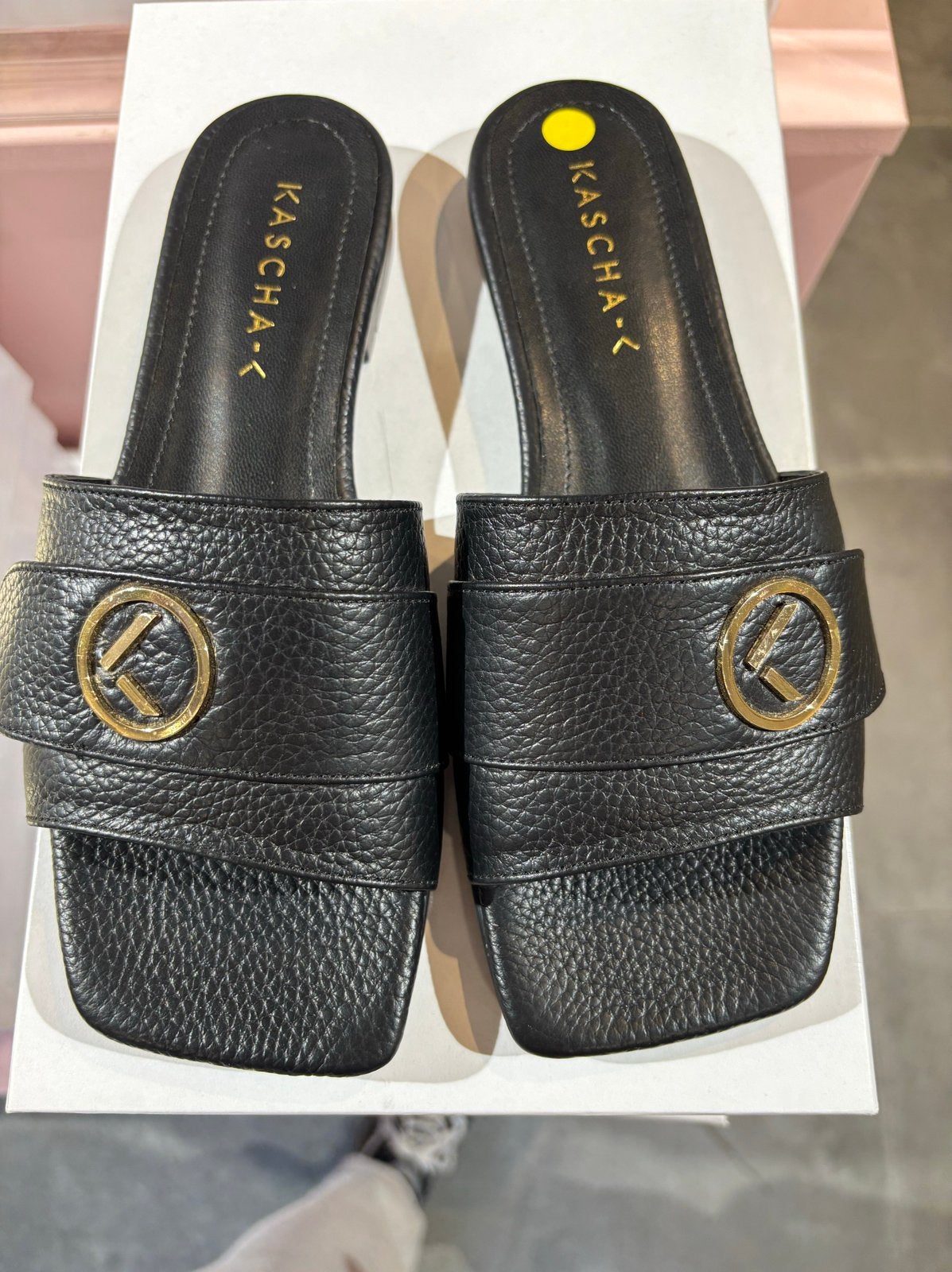 Nieuwe Kascha-C Slippers - Zwart, Alle Maten, Ophalen of Verzenden, Nieuw, Zwart, Slippers