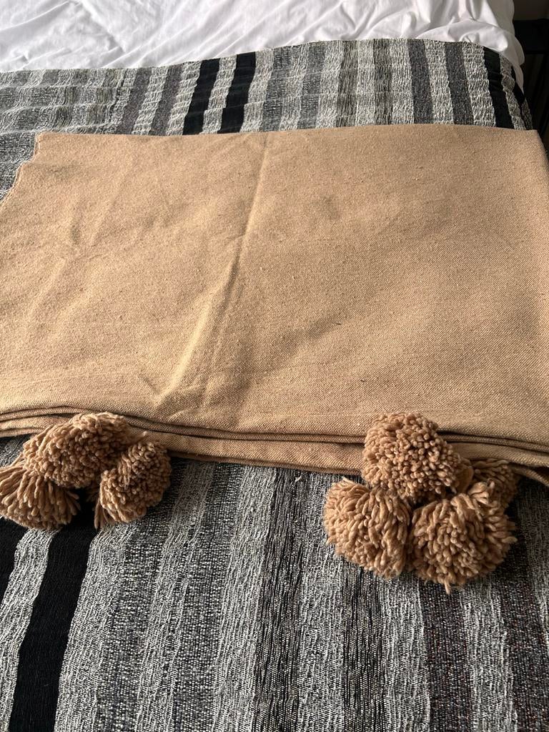 Sprei handwerk Marrakech pompoen kwastjes wol, Verzenden, Beige, Tweepersoons, Deken of Dekbed