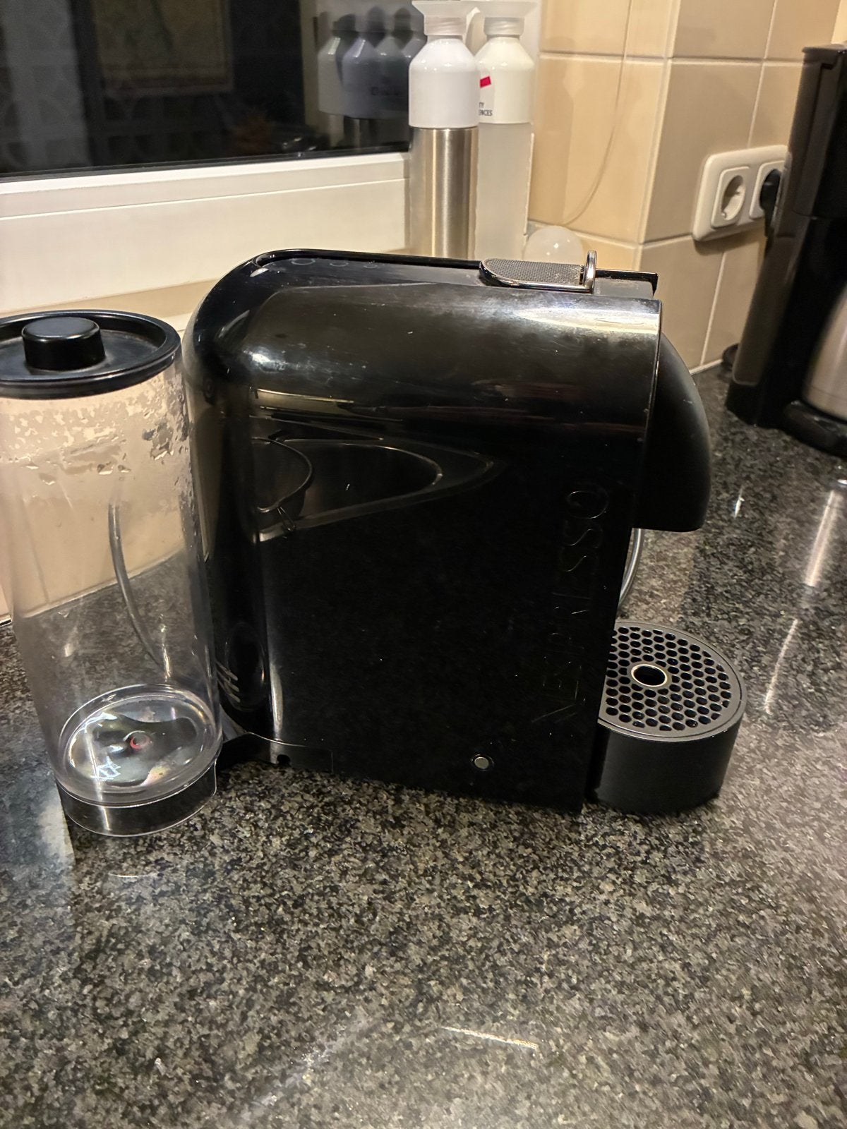 Nespresso Magimix M130-U Zwart - Defect voor onderdelen, Witgoed en Apparatuur, Ophalen, Niet werkend, Koffiemachine, Koffiepads en cups