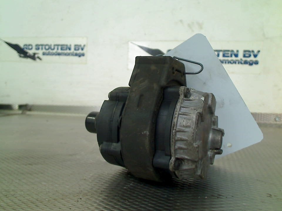 Extra Waterpomp BMW 3 serie (F30) 2016 863824002, Gebruikt, Petuelring 130, München 80809, , Duitsland, BMW, Bayerische Motoren Werke AG