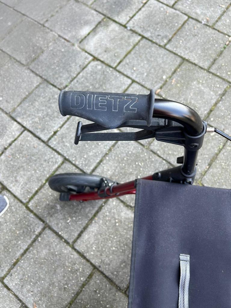 Rollator Dietz met nieuwe tas., Diversen, Ophalen of Verzenden, Zo goed als nieuw, Duwrolstoel