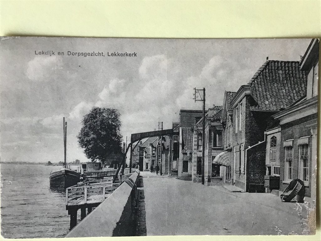 Oude ansicht Lekkerkerk, Lekdijk en Dorpsgezicht ca 1940-45, Verzamelen, Ansichtkaarten | Nederland, Ophalen of Verzenden, 1940 tot 1960