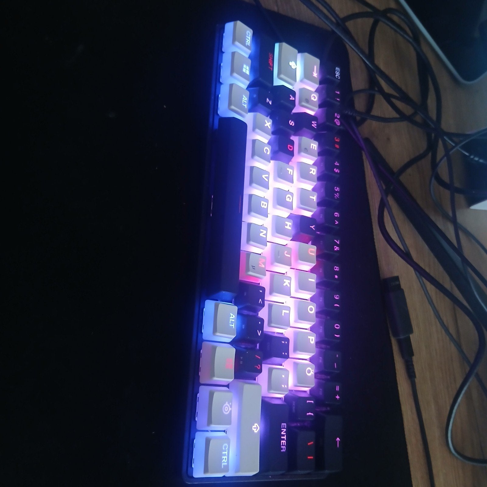 Apex pro mini ik wil het ruilen met apex pro tkl, Ophalen, Licht