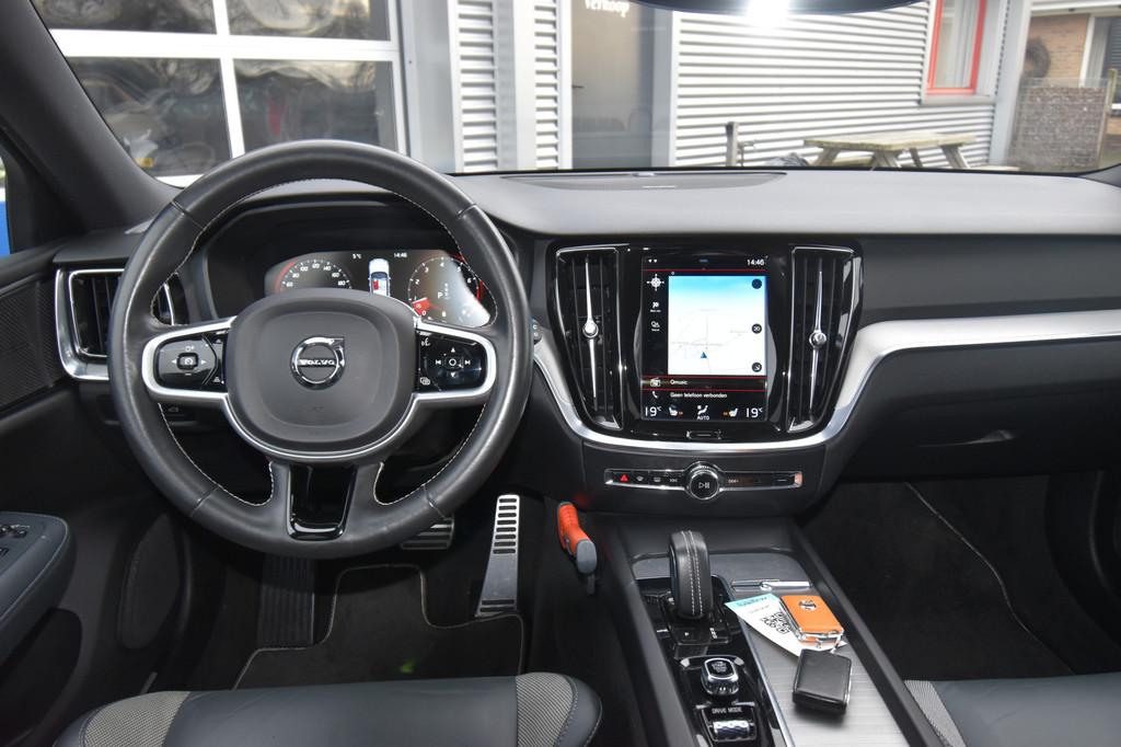 Volvo V60 2.0 B4 R-Design , VIRTUAL COCKPIT , NAVI ,ST + STU, 4 cilinders, 1969 cc, Leder en Stof, Wit