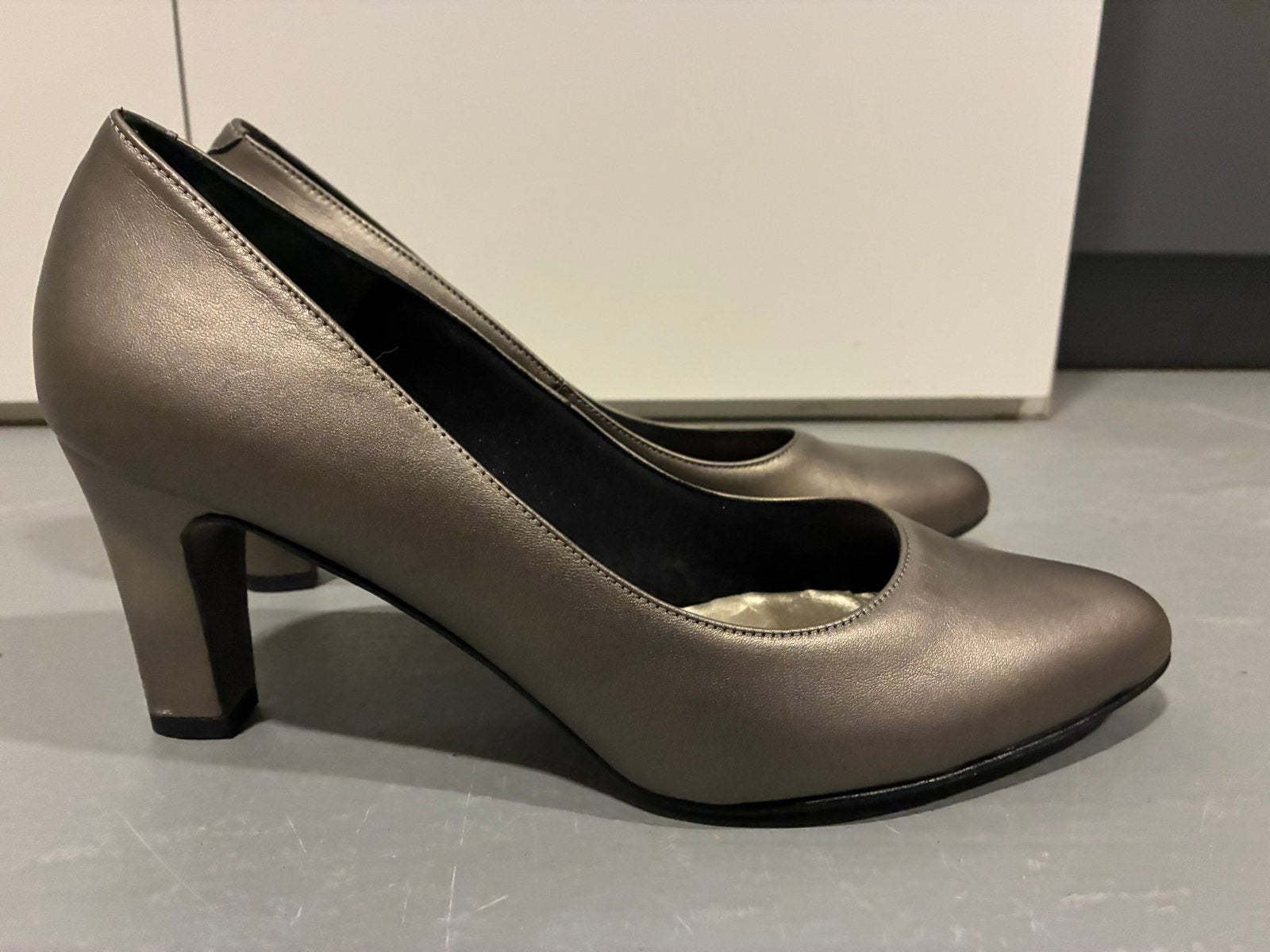 Nina Fiarucci trouwschoenen, mt 7,5 = 40,5, Kleding | Dames, Ophalen of Verzenden, Zo goed als nieuw, Sneakers of Gympen