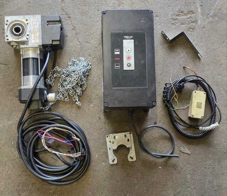 230V proline frequentie gestuurde aandrijving overheaddeur, Garagedeur, Ophalen of Verzenden, Zo goed als nieuw, Vouwdeur