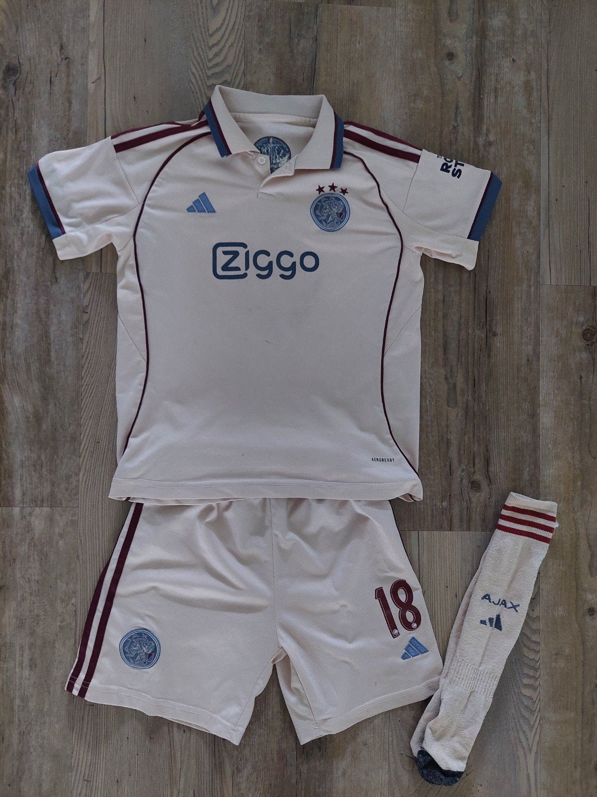 Ajax kids tenue - maat 158, Sport en Fitness, Voetbal, Maat XS of kleiner, Ophalen of Verzenden, Zo goed als nieuw, Set