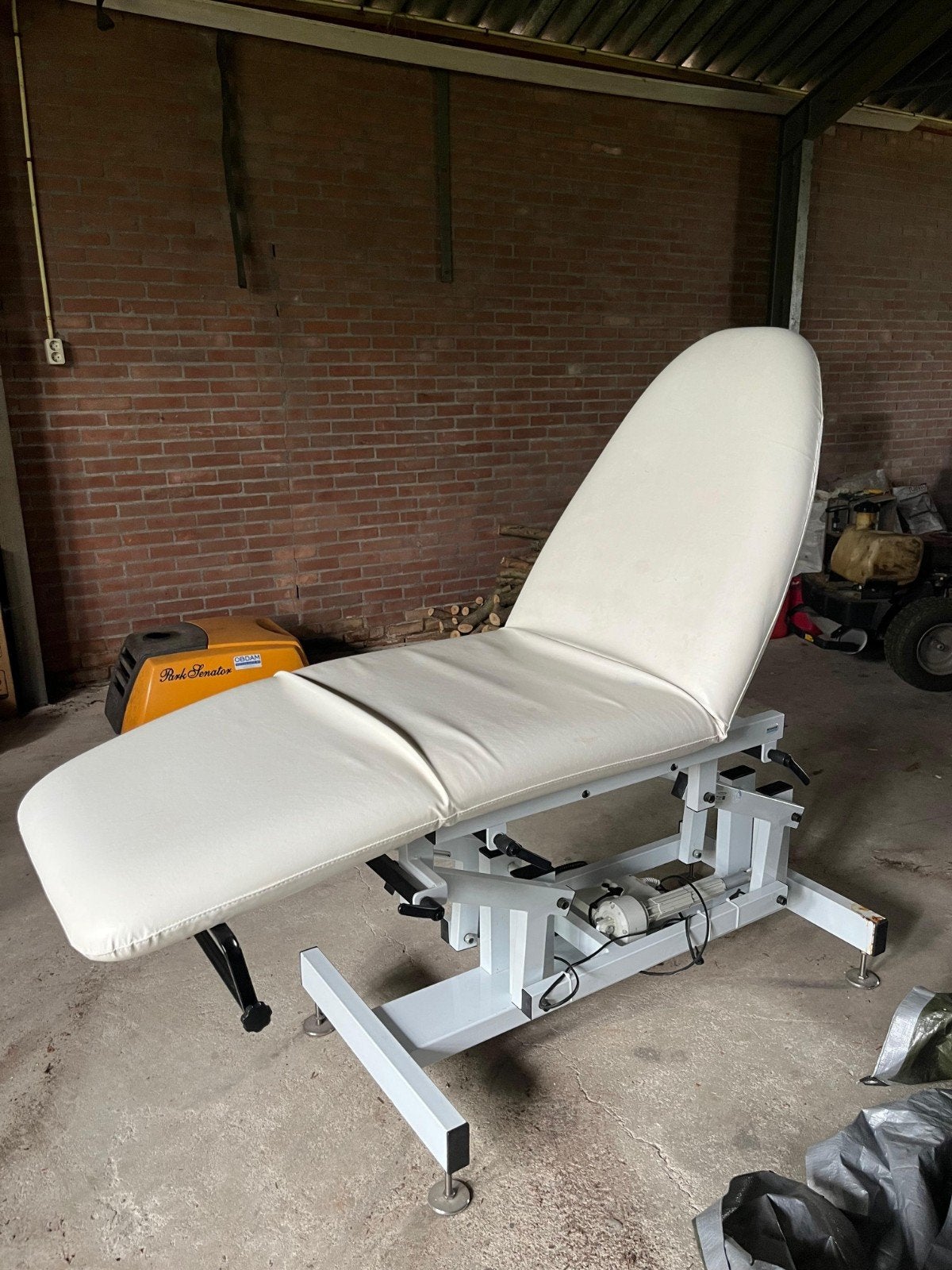 Elektrische behandelbank/massagetafel, Sport en Fitness, Ophalen, Zo goed als nieuw, Massagetafel
