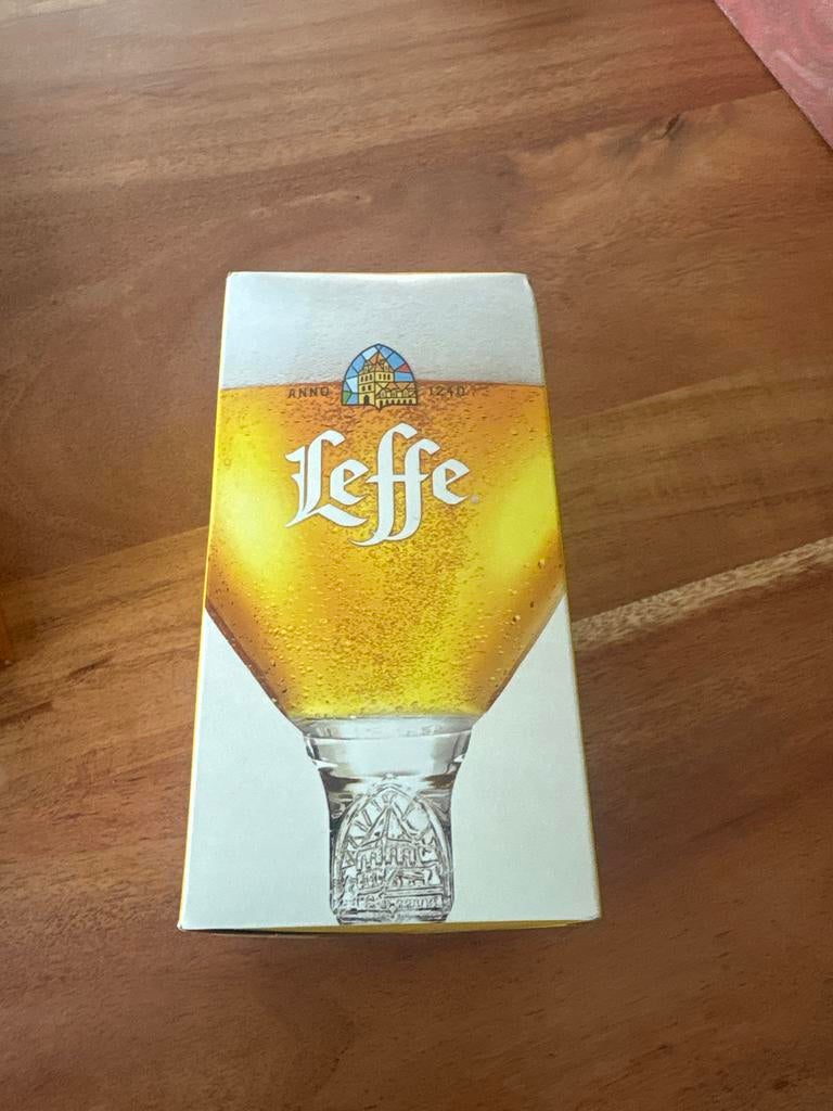 Leffe bierglas in doos - Nieuw, Nieuw, Ophalen of Verzenden, Meerkleurig, Overige merken