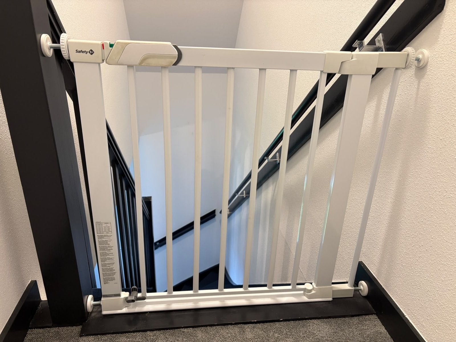 Safety 1st U-Pressure Fit Flat Step Traphekje, Ophalen, Zo goed als nieuw