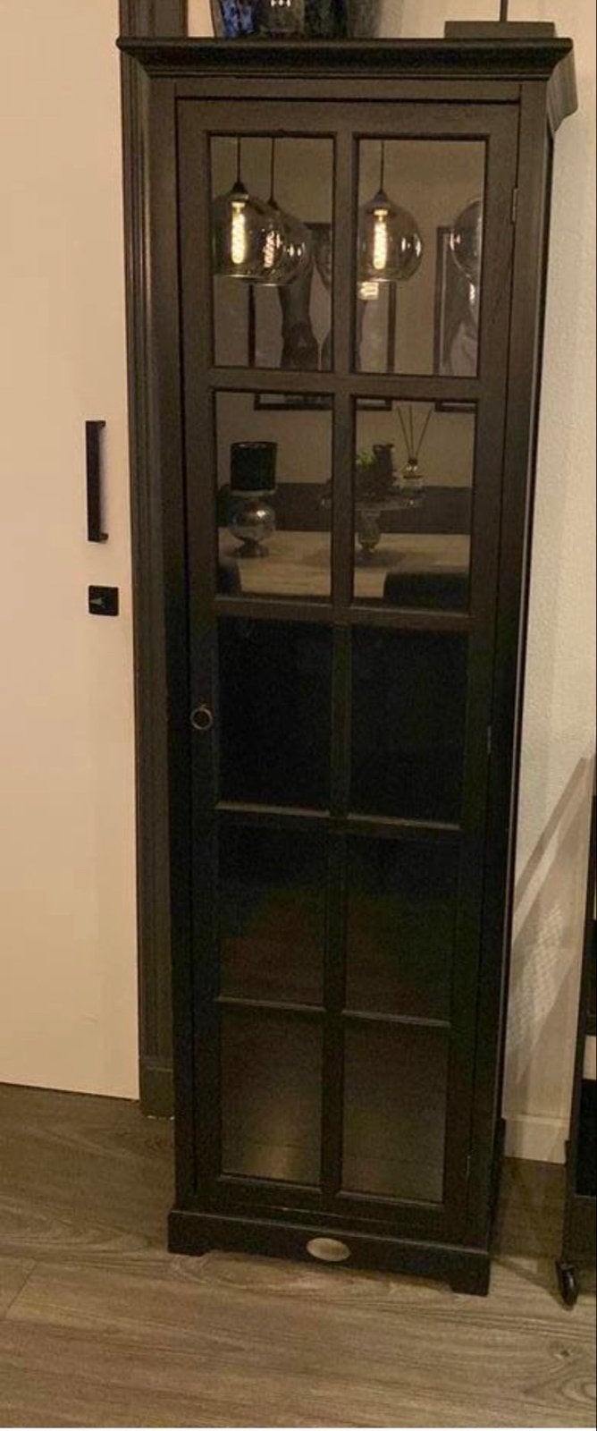 Zwarte Riverdale kast met glazen deur, Minder dan 50 cm, Gebruikt, Ophalen of Verzenden, 150 tot 200 cm