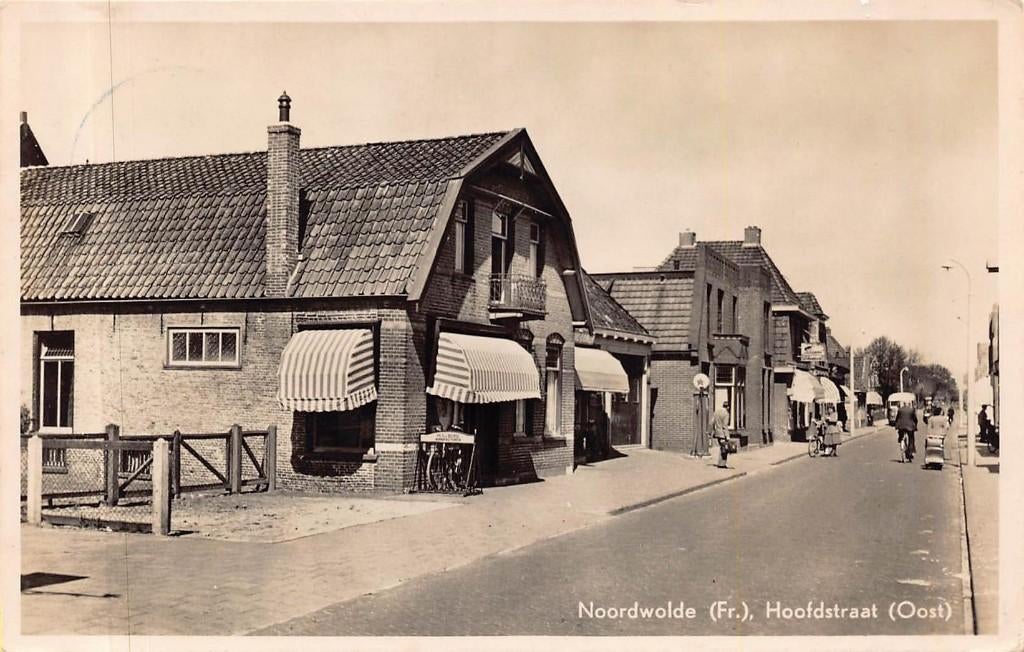 086 Noordwolde - Hoofdstraat (Oost) 1955, Ophalen of Verzenden, 1940 tot 1960, Gelopen, Friesland