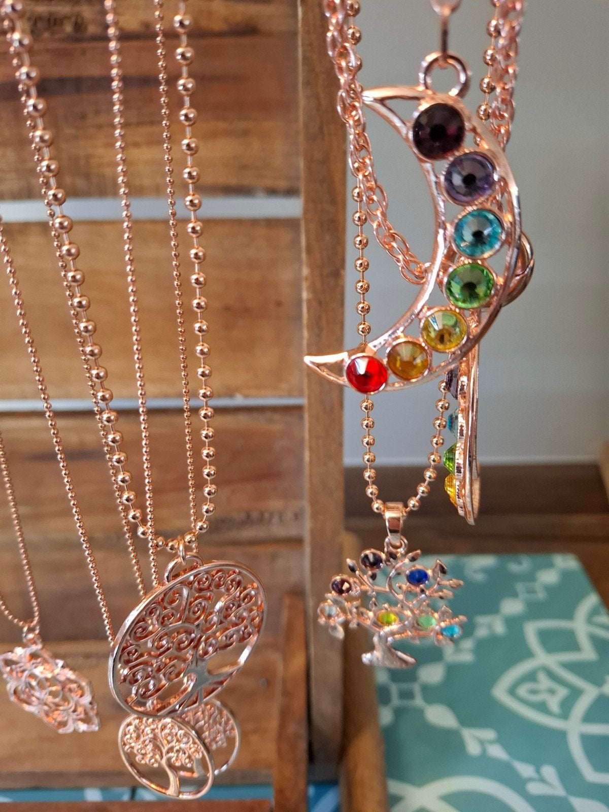 Partij van 72 stuks spirituele sieraden.
Nieuwprijs (prijs s, Ophalen of Verzenden, Nieuw