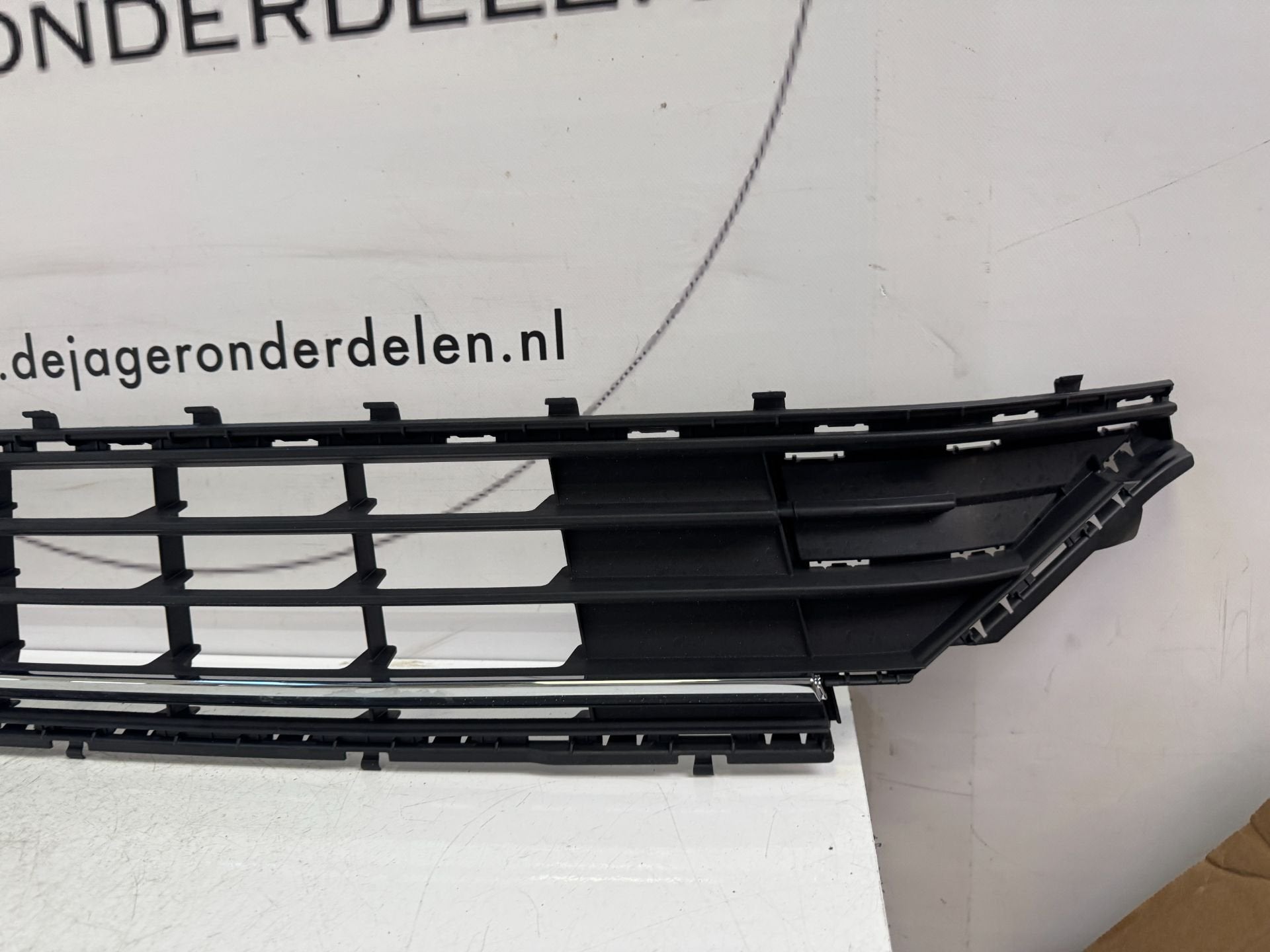 GOLF 7 FACELIFT MIDDENROOSTER ROOSTER GRILLE 5G0853677P, Gebruikt, Volkswagen AG, Bumper, Berliner Ring 2
38440  Wolfsburg, DE