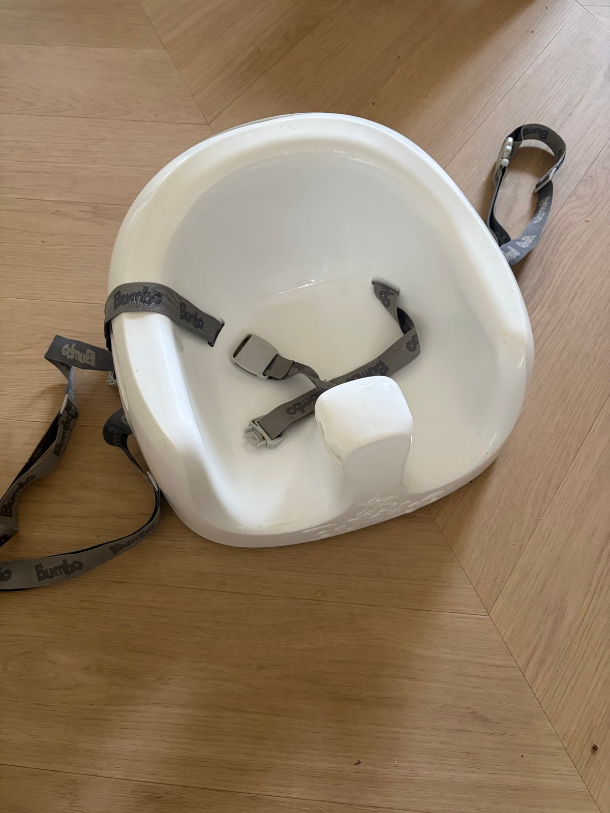 Bumbo zitstoeltje met eetblad en gordels, Ophalen of Verzenden, Gebruikt, Overige typen, Afneembaar eetblad