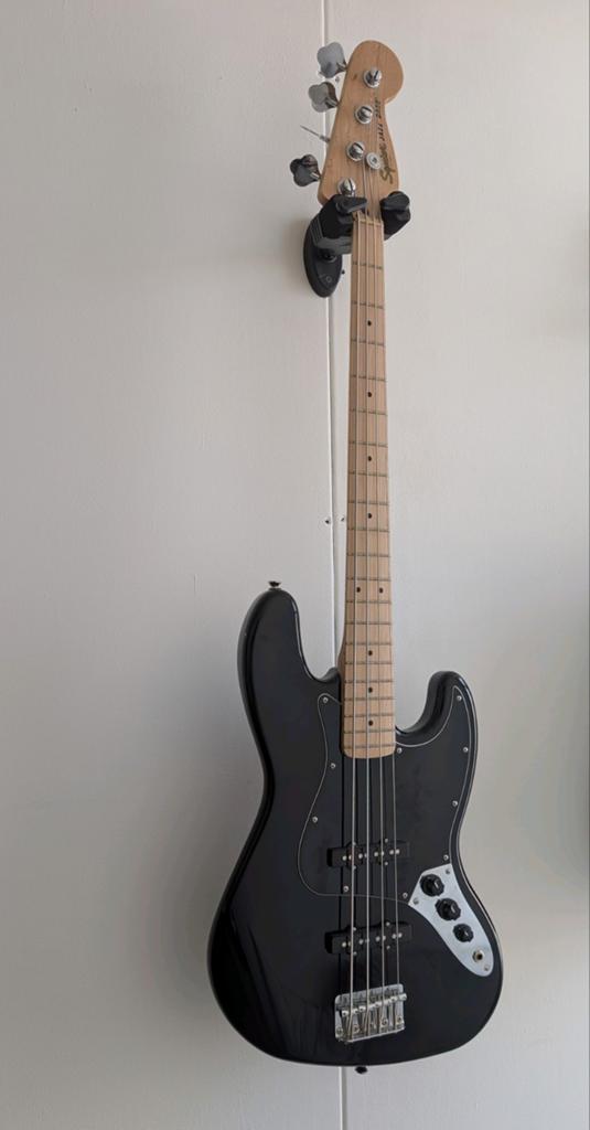 Squier jazz bass / basgitaar, Ophalen