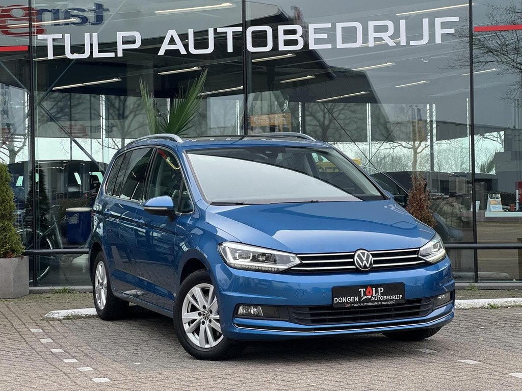 Volkswagen Touran 1.5 TSI Highline 7p Automaat Dak Leder Lux, Auto's, 15 km/l, Zwart, 4 cilinders, 150 pk