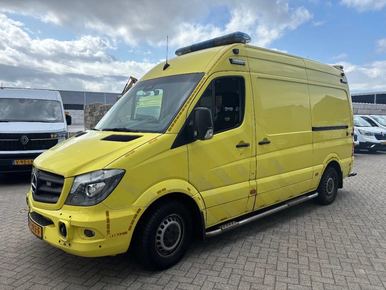 Mercedes-Benz Sprinter 319CDI L2H2 AMBULANCE AUTOMAAT V6 MOT, Automaat, Gebruikt, Euro 6, 190 pk