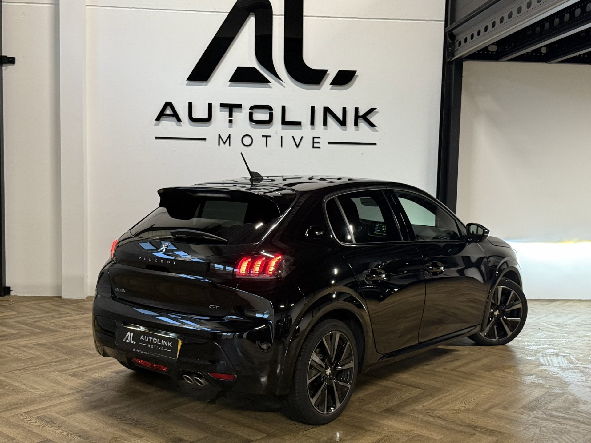 Peugeot 208 1.2 GT 130PK PANO KEYLESS VOL, Gebruikt, Zwart, 1199 cc, 1133 kg