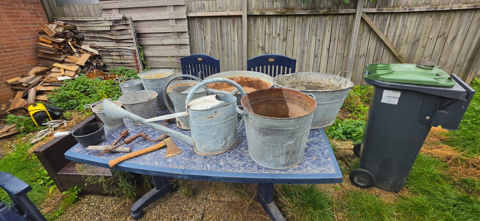 Diverse Zinken Emmers en Gieters - Vintage Tuinaccessoires, Antiek en Kunst, Ophalen
