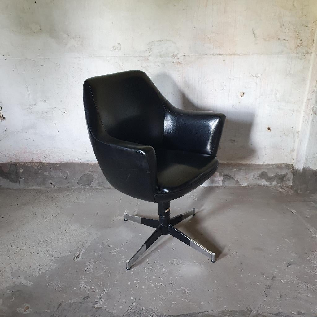 vintage kuipstoel scandinavisch design stoel, Huis en Inrichting, Stoelen, Ophalen, Gebruikt, Zwart, Eén