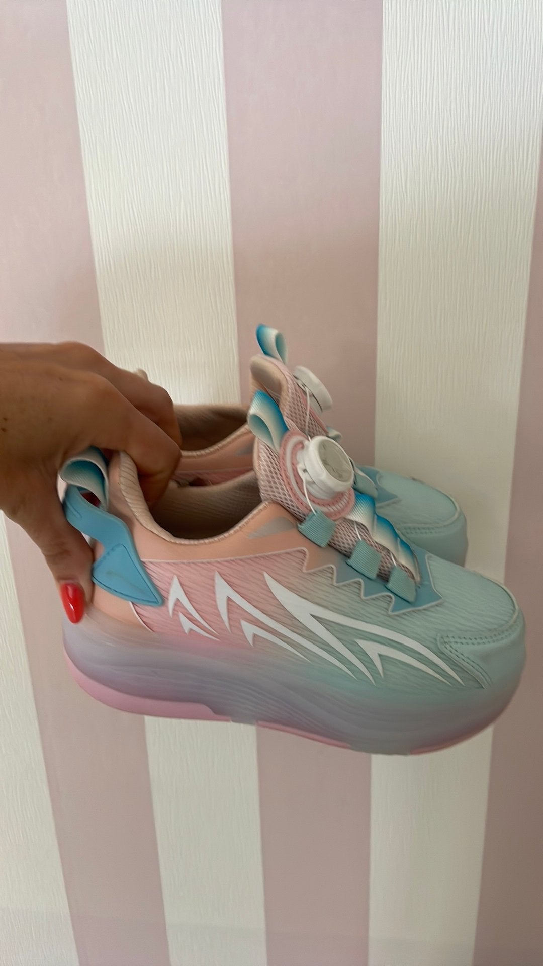 Schoenen met licht en wieltjes, Ophalen, Zo goed als nieuw, Meisje, Schoenen