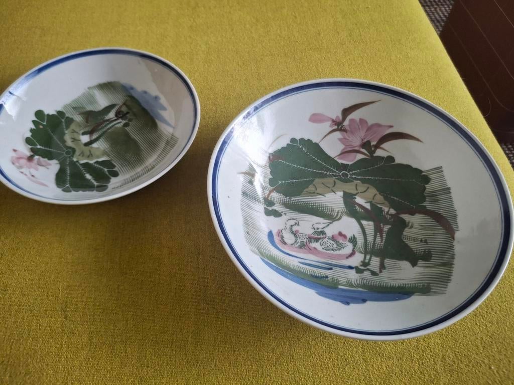 2 Chinese handbeschilderde schalen - 18.5 en 14.5 cm, Antiek en Kunst, Antiek | Schalen, Ophalen of Verzenden