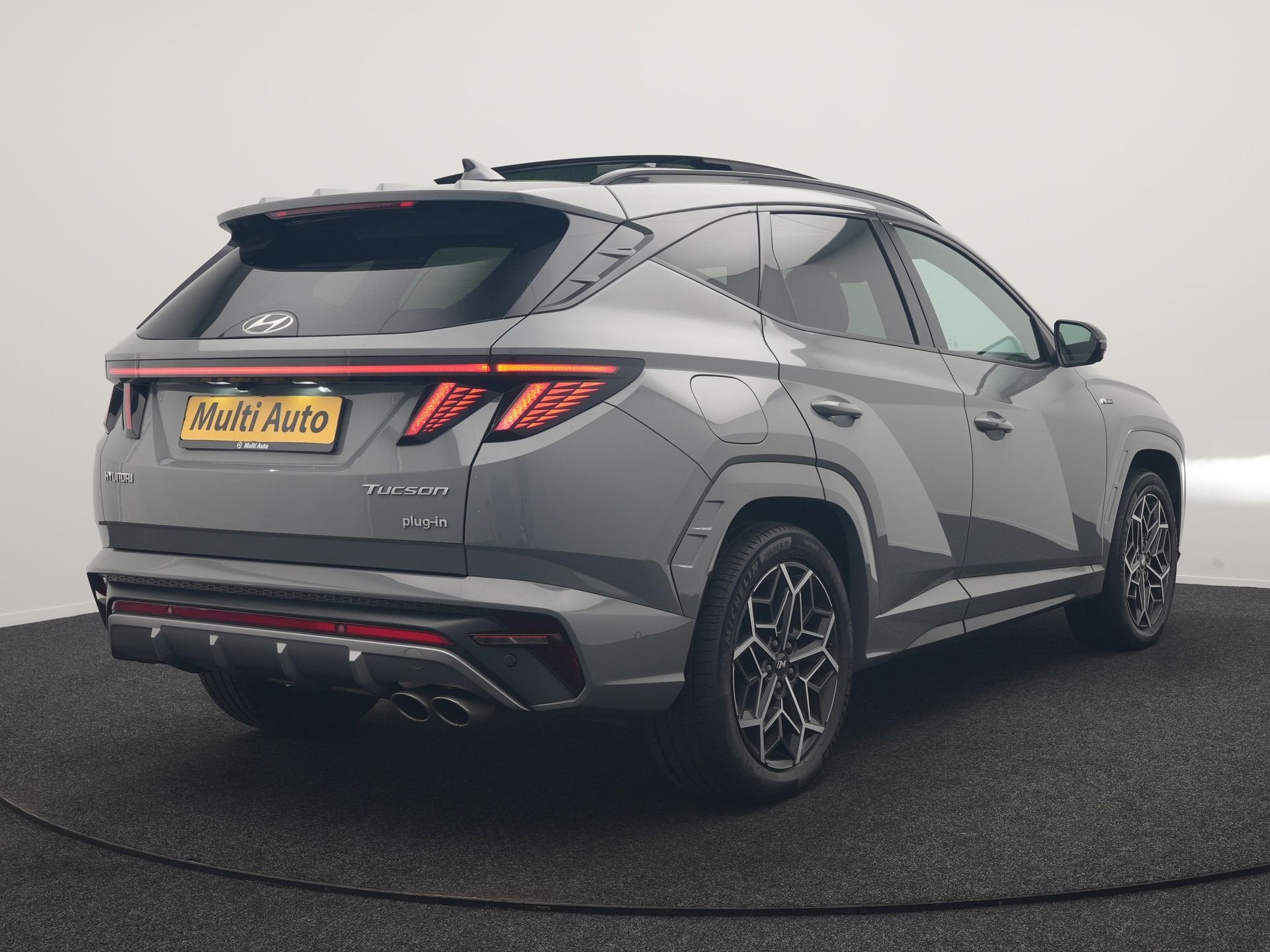Hyundai Tucson 1.6 T-GDI N Line 4WD PHEV 265pk Dealer O.H |, Auto's, Automaat, Gebruikt, Zwart, 4 cilinders