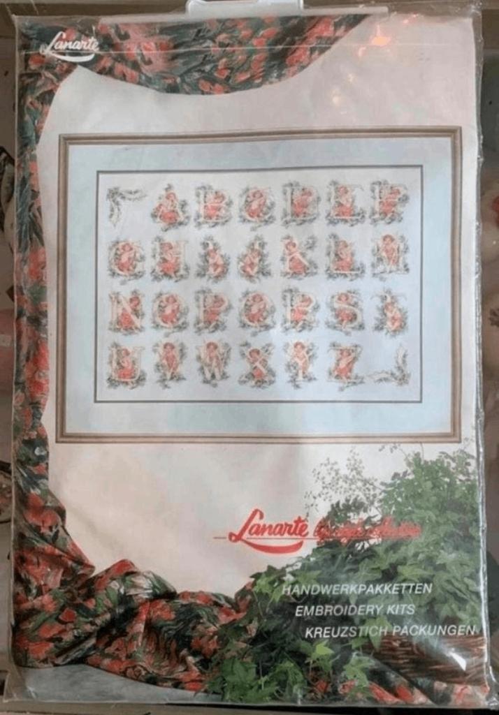 BORDUURPAKKET LanArte POETRY ALPHABET GROOT EN ZELDZAAM, Verzenden, Nieuw, Handborduren, Borduurpakket