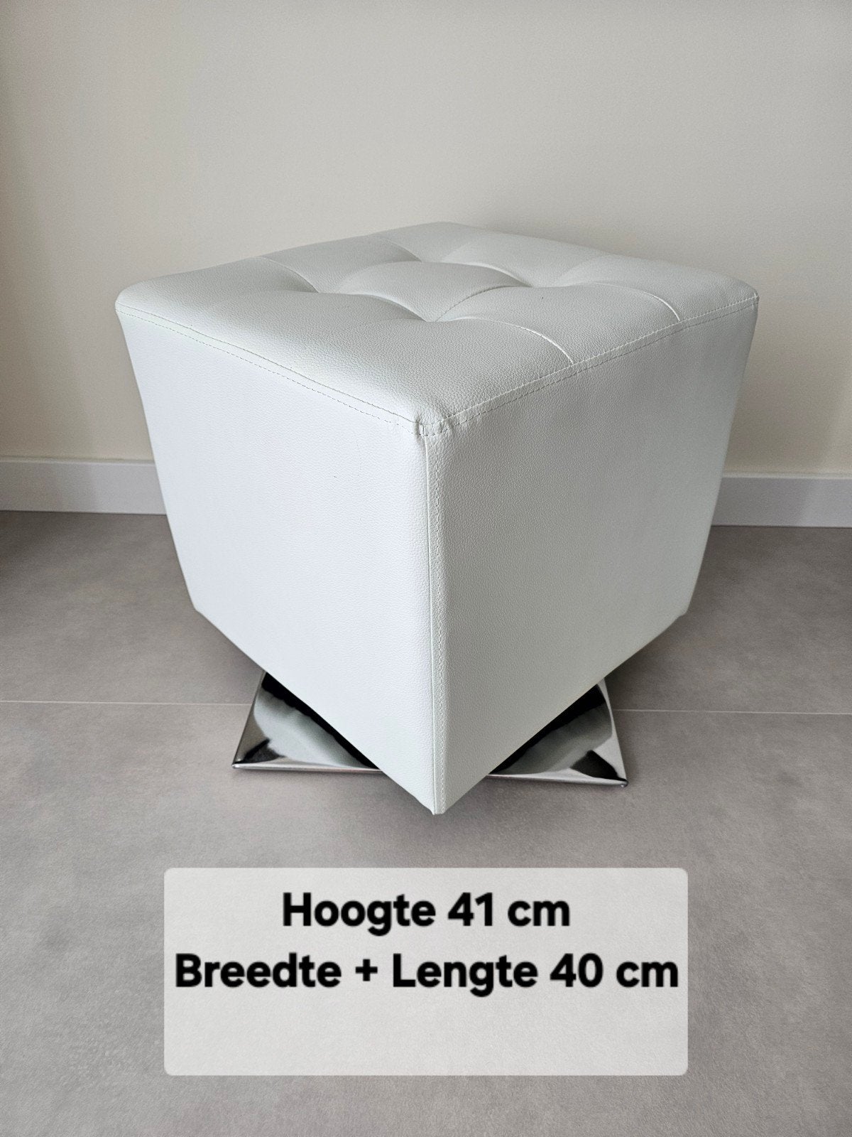 wit imitatieleer draai vierkant poef , zilver poot 40x40x41, Ophalen, Vierkant, Minder dan 50 cm