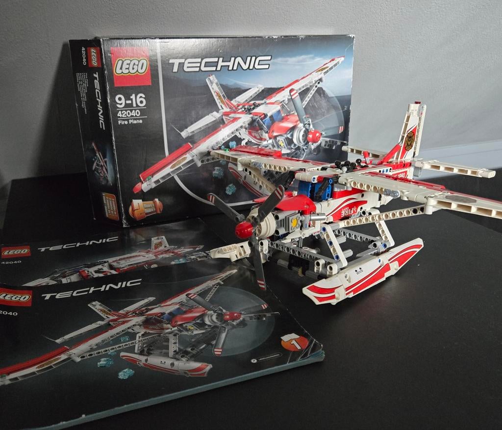 Lego Technic 42040 Fire Plane, Ophalen, Zo goed als nieuw