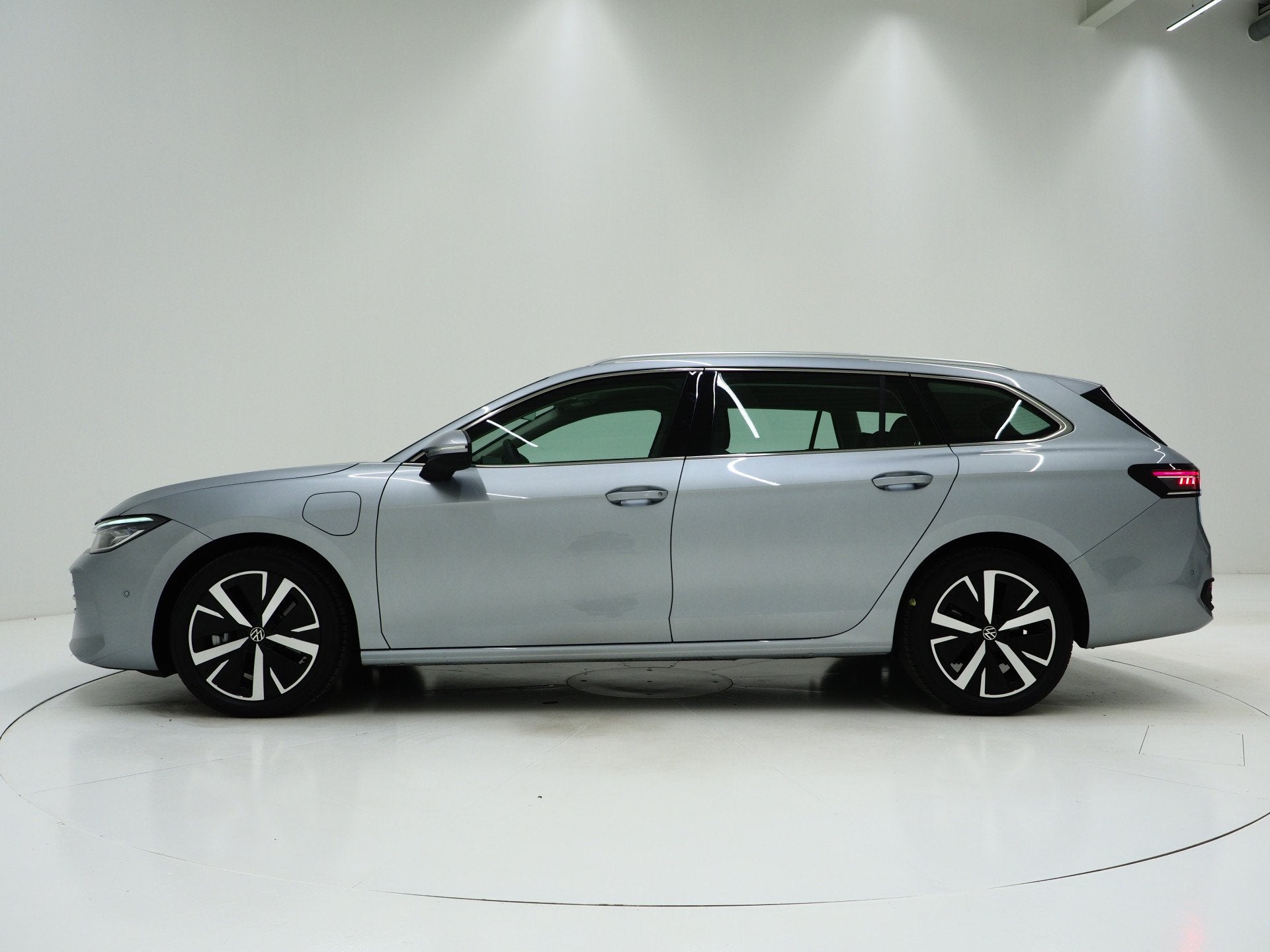 Volkswagen Passat Variant 1.5 eHybrid 204PK | Leder/Alcantar, Auto's, 77 km/l, Euro 6, Plug-in hybride, Grijs