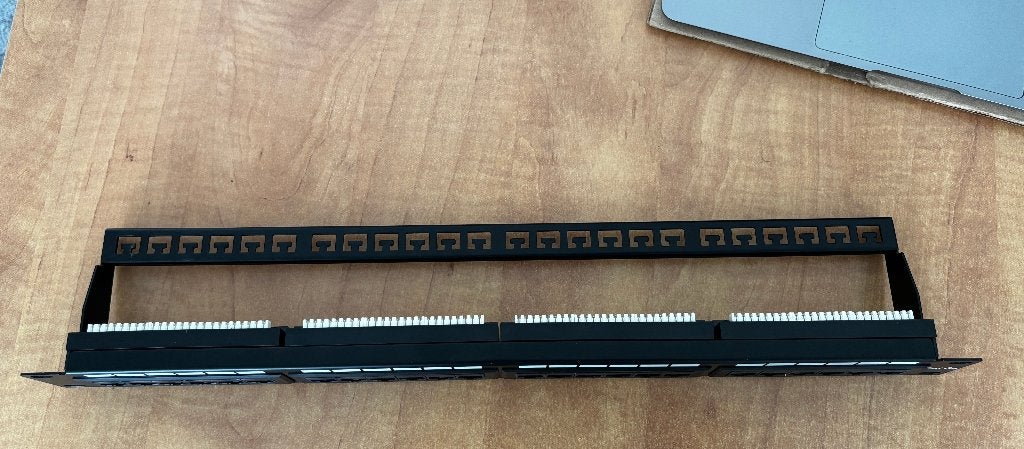Perfect patch panel 24x cat6a, Computers en Software, Netwerk switches, Ophalen, Gebruikt