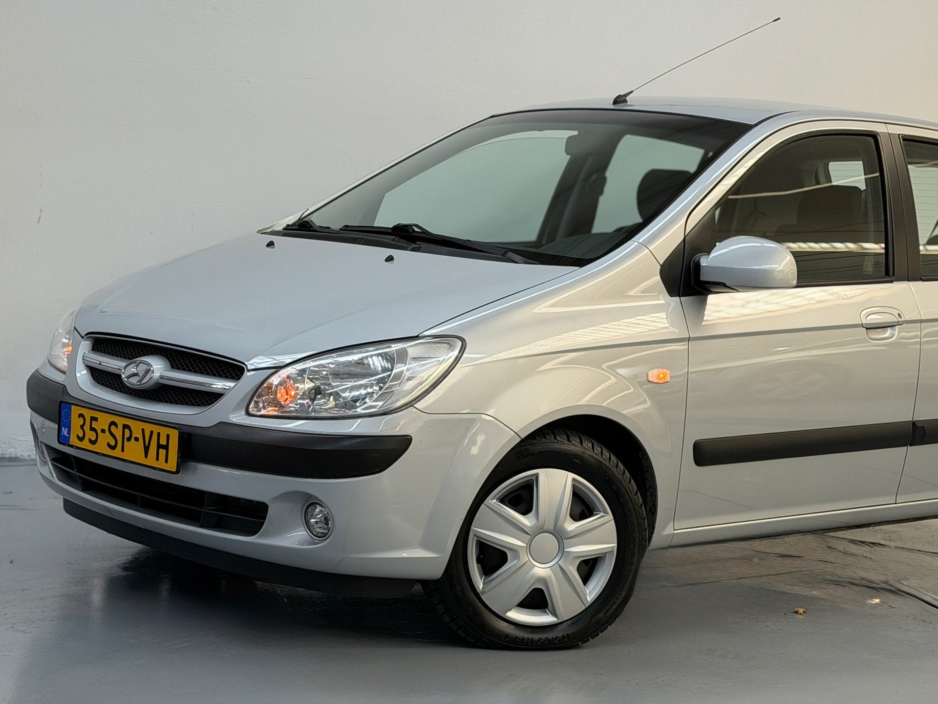 Hyundai Getz 1.4i Dynamic 70.000KM Automaat Airco NAP, Auto's, Dealer onderhouden, Zwart, 4 cilinders, Origineel Nederlands
