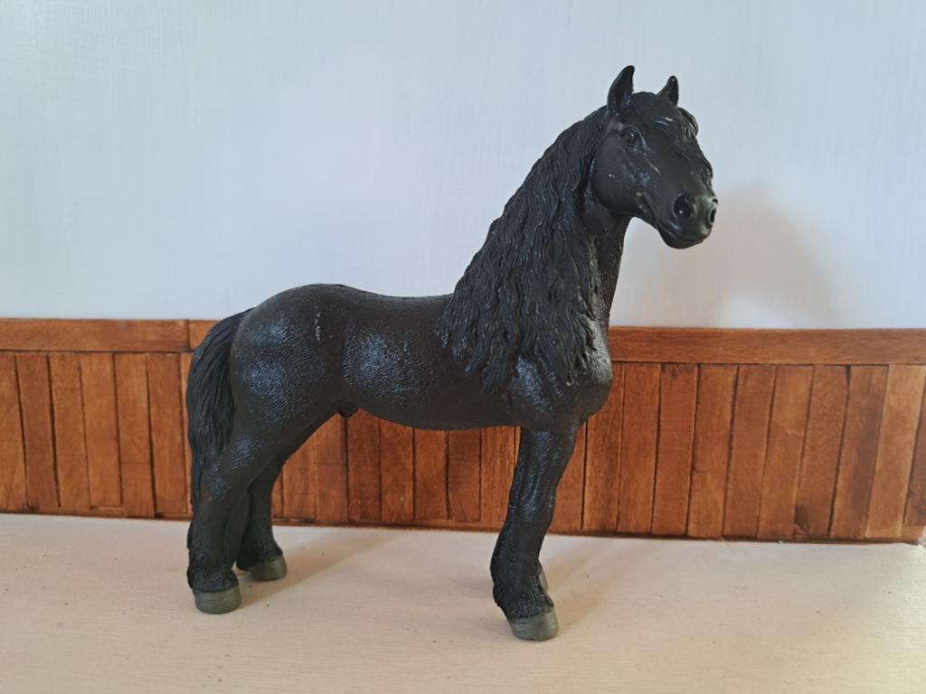 Schleich fries hengst, Ophalen of Verzenden, Zo goed als nieuw, Paard, Beeldje of Figuurtje