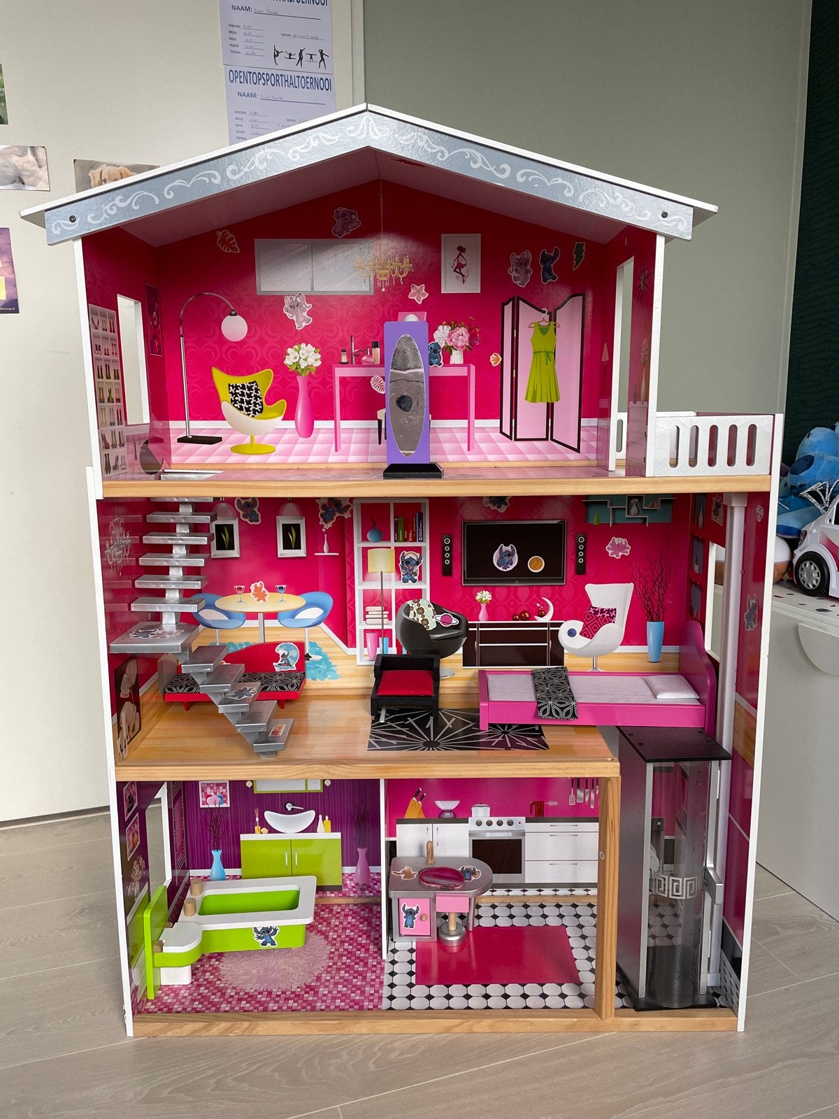 Mooi groot poppenhuis met meubels, Ophalen, Zo goed als nieuw, Poppenhuis
