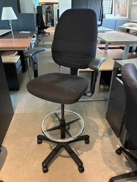 Hoge werk( stuurs)stoel met voetring, Ophalen, Gebruikt, -, Zwart
